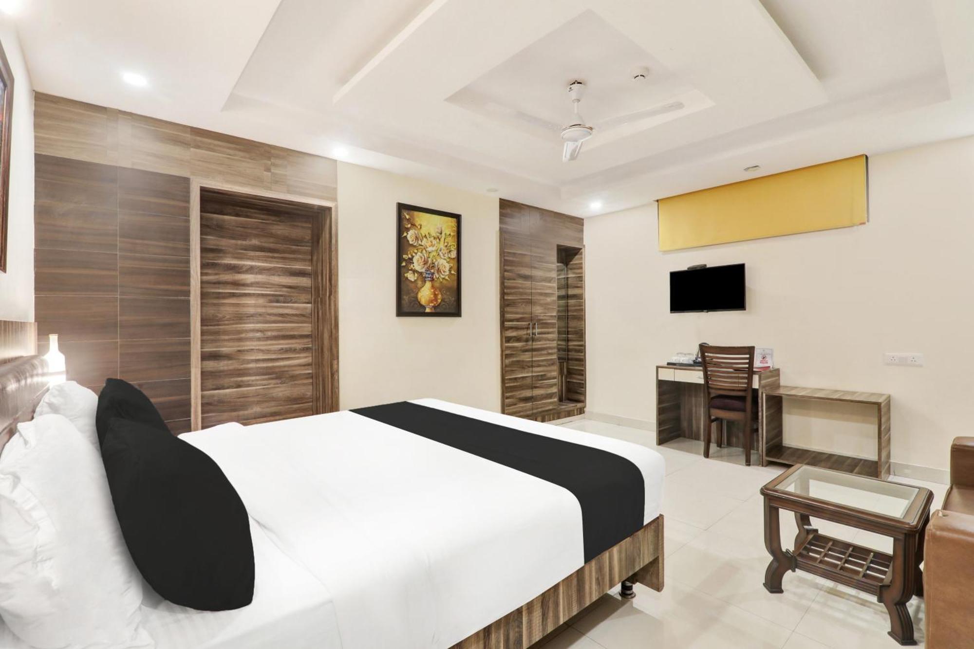 Super Townhouse Kankarbagh Formerly Kunwar Alcajars ปัฏนา ภายนอก รูปภาพ