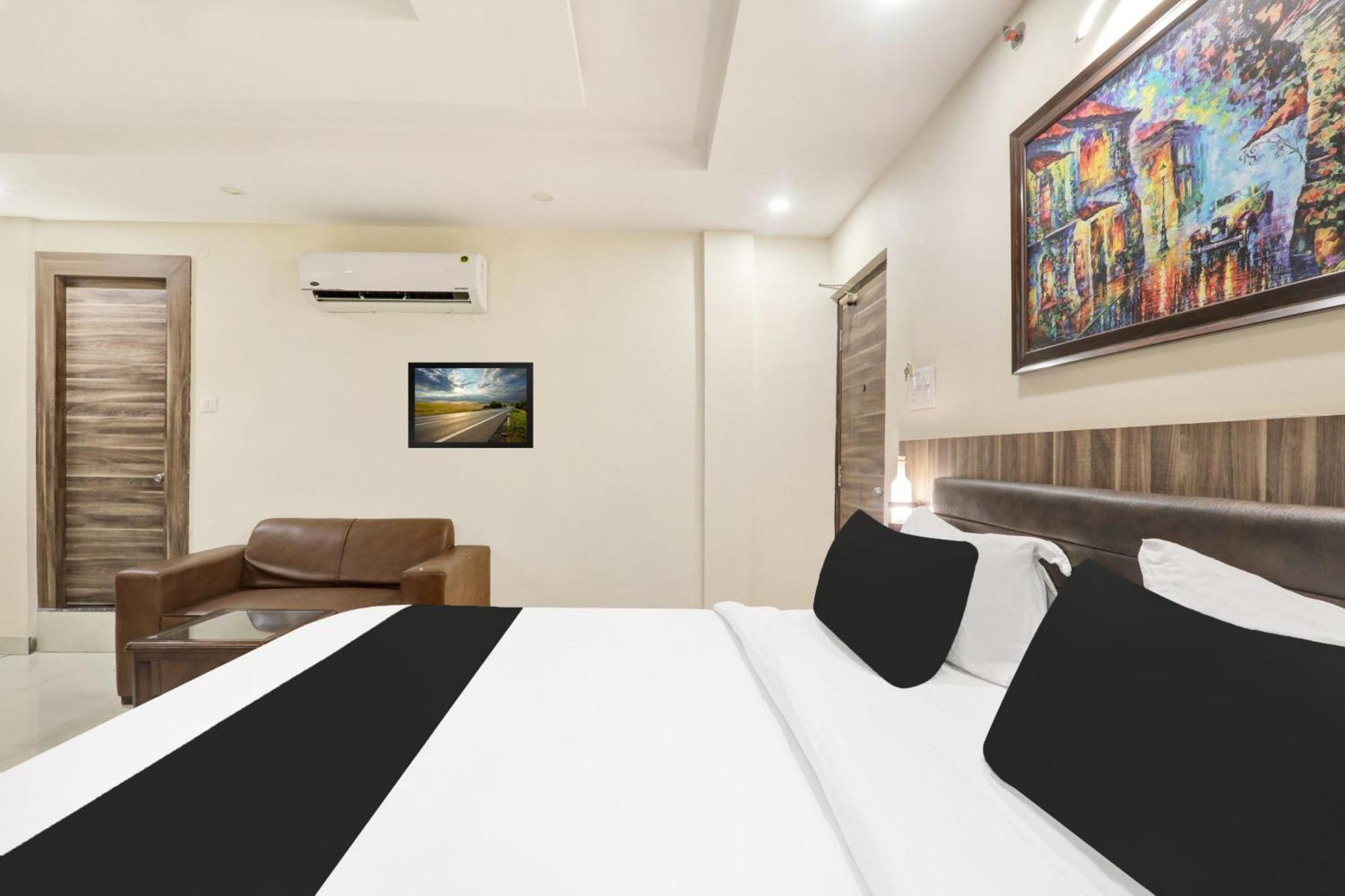 Super Townhouse Kankarbagh Formerly Kunwar Alcajars ปัฏนา ภายนอก รูปภาพ