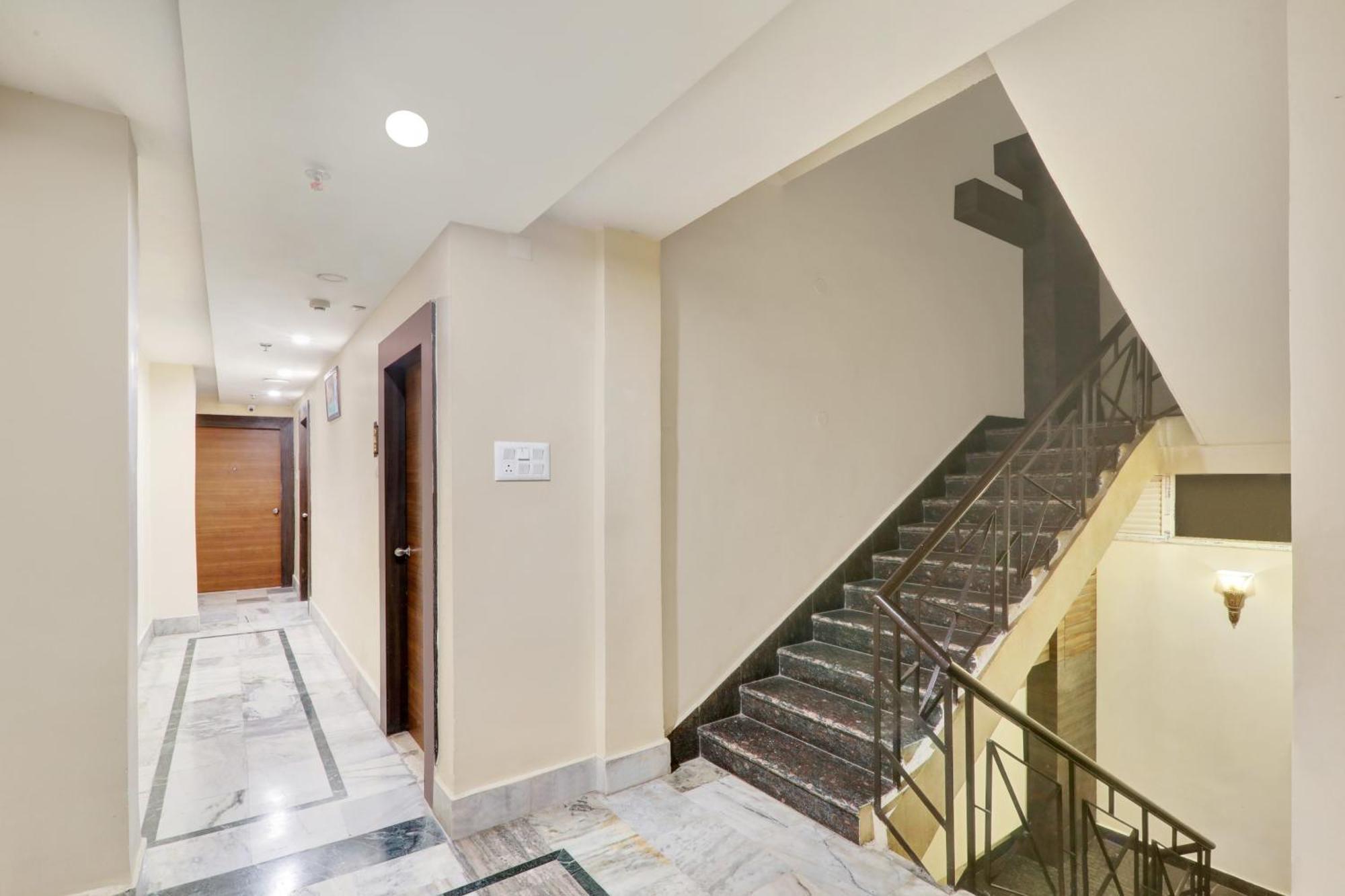 Super Townhouse Kankarbagh Formerly Kunwar Alcajars ปัฏนา ภายนอก รูปภาพ