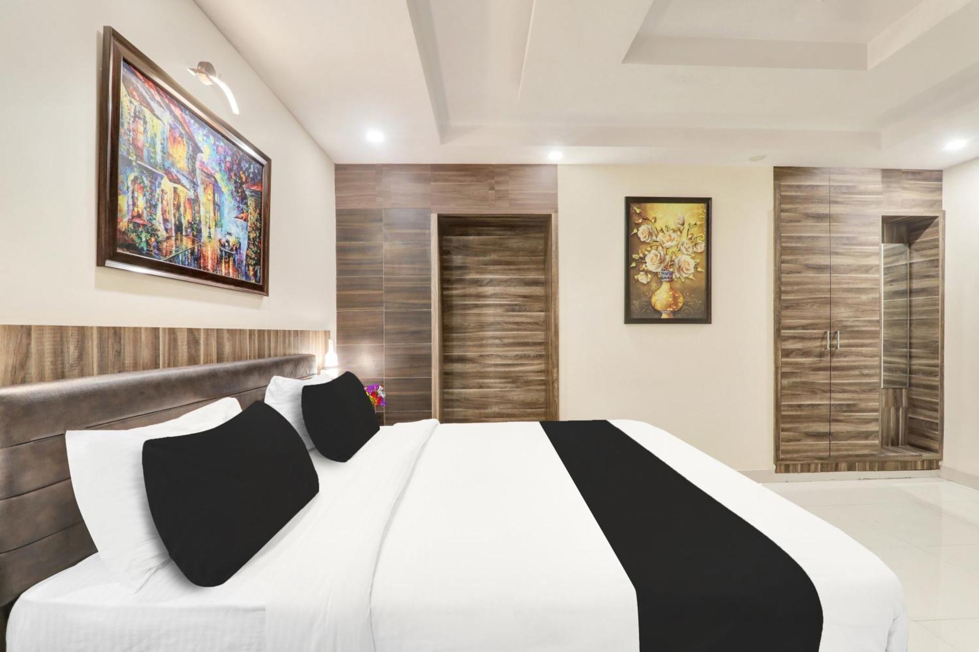 Super Townhouse Kankarbagh Formerly Kunwar Alcajars ปัฏนา ภายนอก รูปภาพ